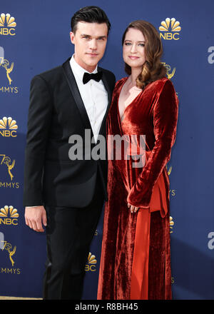 LOS ANGELES, Ca, USA - 17. SEPTEMBER: Finn Wittrock, Sarah Roberts am 70. jährlichen Primetime Emmy Awards bei Microsoft Theater in L.A. statt Live am 17. September 2018 in Los Angeles, Kalifornien, USA. (Foto von Xavier Collin/Image Press Agency) Stockfoto