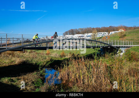 15.11.2018, Dortmund, Nordrhein-Westfalen, Deutschland - Renaturiert Emscher am See Phoenix See Phoenix ist ein künstlicher See auf dem ehemaligen Stahlwerk Stockfoto