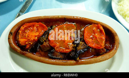 Platte der parmak Kebap mit Tomaten in der Türkei. Stockfoto