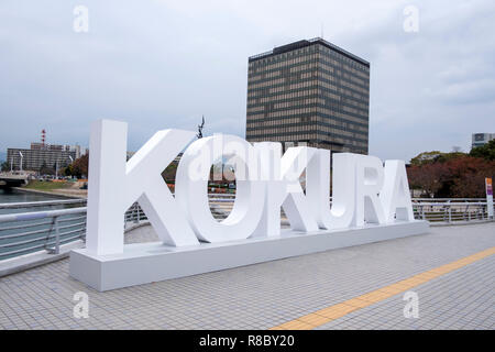 Kokura Skulptur in der Nähe von Riverwalk Kitakyushu, ein prestigeträchtiges Einkaufszentrum in der Stadt Kitakyushu (Kokura Ward), südlichen Japan Stockfoto