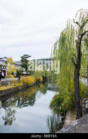 Alten Kanal in der bikan historischen Bezirk von Kurashiki. In Okayama Präfektur nahe dem Meer gelegen, hat die Stadt berühmt für seine int geworden Stockfoto