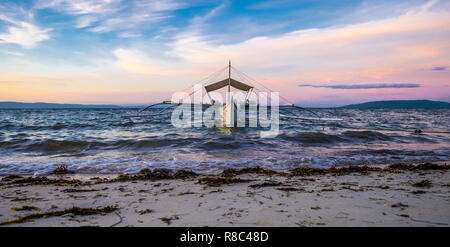 Philippinisches Boot am Meer. Bohol Stockfoto