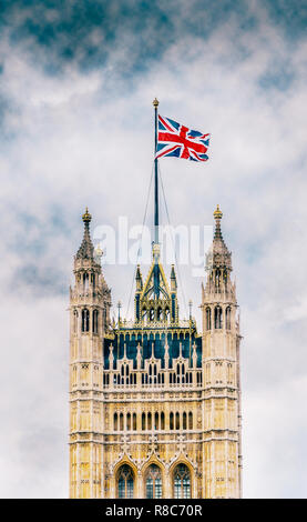 Nebulöse Victoria Tower, Palast von Westminster, Großbritannien während Brexit Verhandlungen im Dezember 2018 Stockfoto