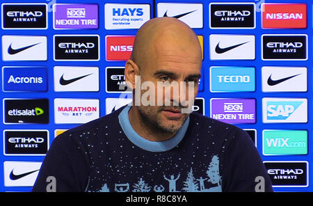 Neu AUSGESTELLTE KORREKTUR QUELLE - SCREENGRAB von PA Video von Manchester City Manager Pep Guardiola während der Pressekonferenz in der CFA, Manchester. Stockfoto