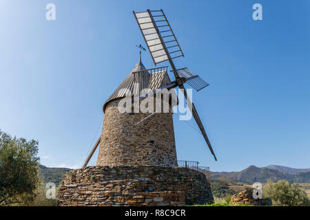 Frankreich, Pyrenees Orientales, Cote Vermeille, Collioure, Ölmühle auf den Höhen der Stadt // Frankreich, Pyrénées-Orientales (66), Côte Vermeille, Colli Stockfoto