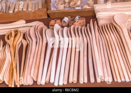 Holz- Küchengeräte, im traditionellen Markt... Stockfoto