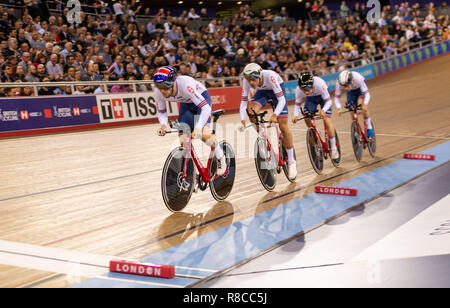 Großbritanniens Matthew Wände, William Tidball, Ethan, Vernon und Fred Wright auf ihrer Weise zum Gewinnen der Männer Team Pursuit Bronze final während des Tages eine der Tissot UCI Track Cycling World Cup bei Lee Valley VeloPark, London. Stockfoto