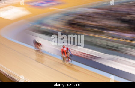 Richard Barnaby Geschichte und Matthew Ellis von Großbritannien auf dem Weg zum Gewinnen der Gemischten Para B Sprint Finale gegen Alex Papst und Albin Geneix Großbritannien während des Tages eine der Tissot UCI Track Cycling World Cup bei Lee Valley VeloPark, London. Stockfoto