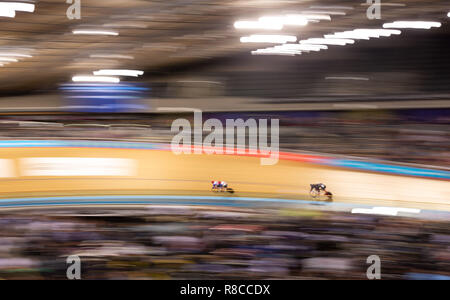 Richard Barnaby Geschichte und Matthew Ellis von Großbritannien kommen, auf ihrem Weg zum Gewinnen der Gemischten Para B Sprint Finale gegen Alex Papst und Albin Geneix Großbritannien während des Tages eine der Tissot UCI Track Cycling World Cup bei Lee Valley VeloPark, London. Stockfoto