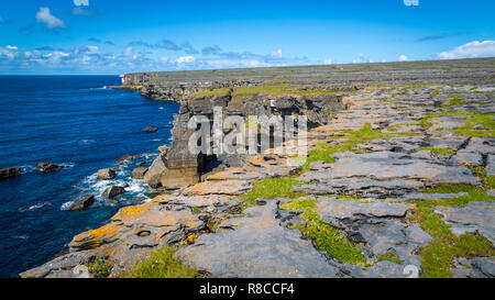 An den Klippen von Inishmore, Aran Island, Irland Stockfoto