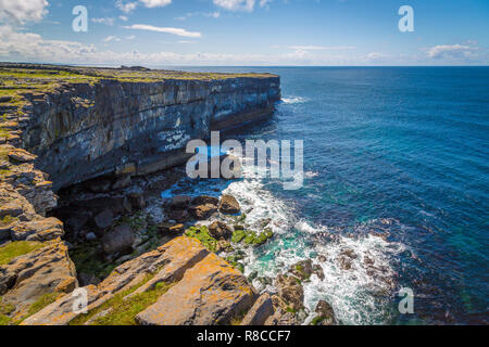 An den Klippen von Inishmore, Aran Island, Irland Stockfoto