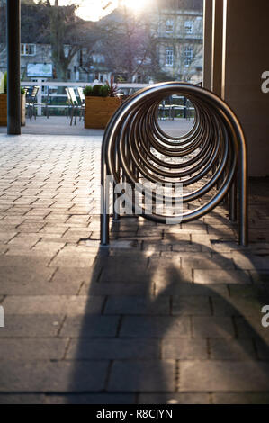 Ungewöhnliche Bike Rack in der Fußgängerzone in Bradford on Avon, Wiltshire, UK. Stockfoto