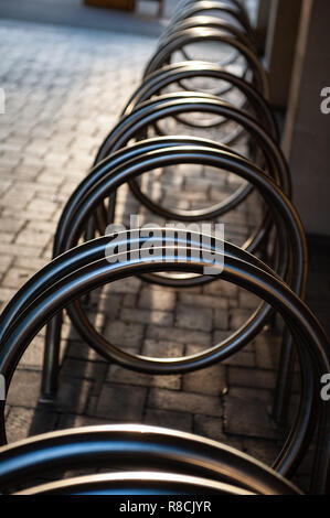 Ungewöhnliche Bike Rack in der Fußgängerzone in Bradford on Avon, Wiltshire, UK. Stockfoto