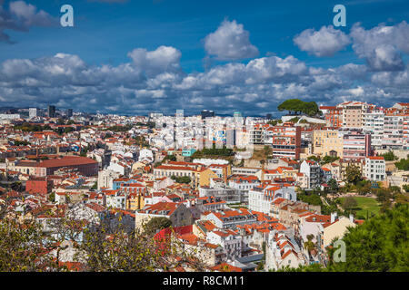 Lissabon, Portugal-Nov 1, 2018: Luftaufnahme der Lissabonner Altstadt mit den wichtigsten Straßen und Plätzen. Portugal. Stockfoto