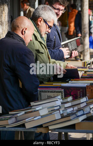 Second Hand Bücher Markt - Feria de Libros, Cuesta de Moyano, Madrid, Spanien Stockfoto