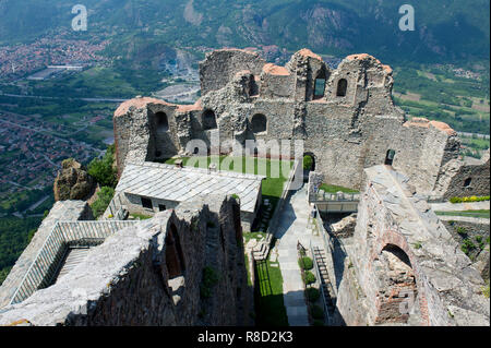 Europa, Italien, Piemont Avigliana - Sacra di San Michele Abtei des Val Susa. Ruinen des Turms von schönen Alda Stockfoto