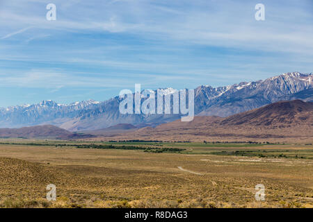 Malerische Aussicht in Mammoth Lakes, USA. Mammoth Lakes ist eine Stadt in der kalifornischen Sierra Nevada. Es ist für die Mammoth Mountain und Juni M bekannt Stockfoto