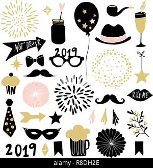 Satz von Hand gezeichnet Neues Jahr oder Geburtstagsfeier grafische Elemente. Feuerwerk, Getränke, Kuchen, Schnurrbart und Dekorationen. Isolierte Vektorobjekte. Photo Booth Requisiten. Stock Vektor