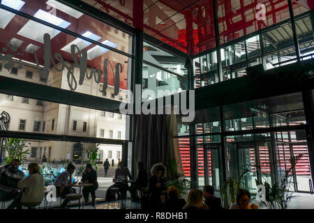 Moderne Erweiterung vom französischen Architekten Jean Nouvel, Museo Nacional Centro de Arte Reina Sofía, Madrid, Spanien Stockfoto