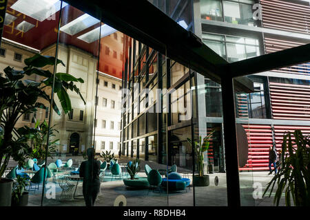 Moderne Erweiterung vom französischen Architekten Jean Nouvel, Museo Nacional Centro de Arte Reina Sofía, Madrid, Spanien Stockfoto