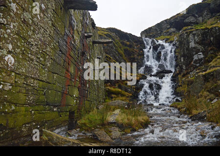 Watefall an der Mühle auf dem Rhosydd Schiefergrube Ort, Tanygrisiau, Ffestiniog Stockfoto