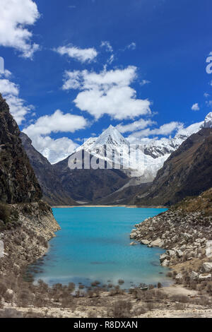 Türkisfarbenen See in den Anden in Peru Stockfoto