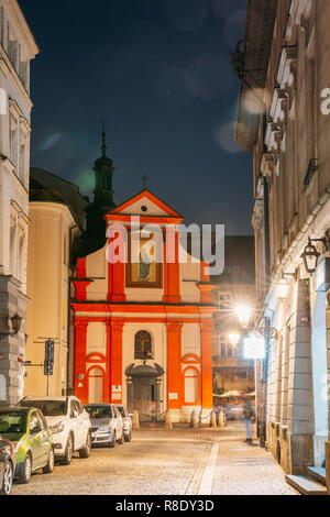 Krakau, Polen. Kirche der Hll. Johannes der Täufer und Johannes der Evangelist. Blick auf Kirche mit Illuminations Beleuchtung in der Nacht. Stockfoto