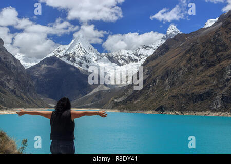 Türkisfarbenen See in den Anden in Peru Stockfoto