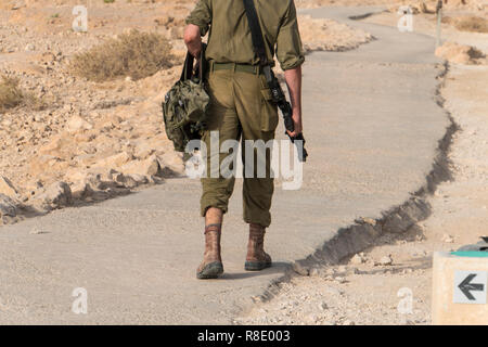 Soldaten patrouillieren für die Israelische Armee militärische Übungen am frühen Morgen in den Ruinen der Festung Massada. Palästinensische Israeli co Stockfoto