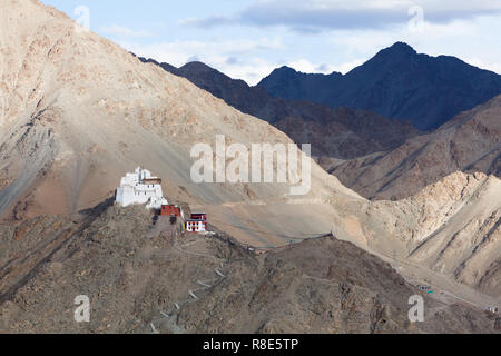 Tsemo Maitreya Tempel, tsemo Goenkhang (protector Tempel) und Tsemo (Sieg) Fort aus der Gegend von Shanti Stupa, Leh, Ladakh, Indien Stockfoto