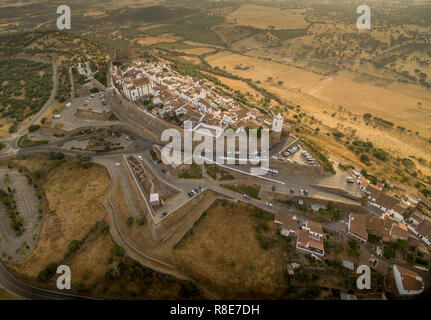 Monsaraz Portugal Luftaufnahme der ummauerten mittelalterlichen Dorf Stockfoto