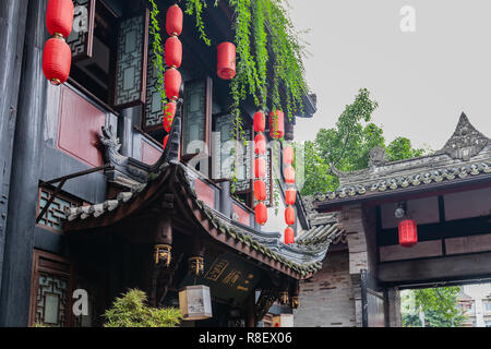 Rote Laterne Dekoration Gebäude in der Altstadt Jinli Street, Chengdu, China Stockfoto