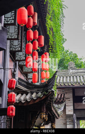 Rote Laterne Dekoration Gebäude in der Altstadt Jinli Street, Chengdu, China Stockfoto