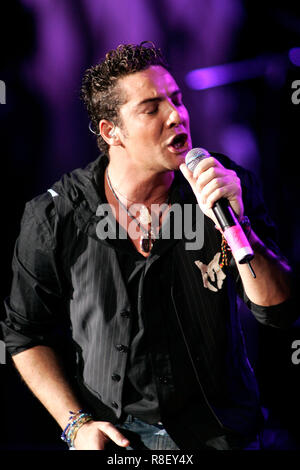 David Bisbal führt im Konzert während der Viva Romanze in der American Airlines Arena in Miami, am 3. Februar 2006. Stockfoto