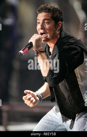 David Bisbal führt im Konzert während der Viva Romanze in der American Airlines Arena in Miami, am 3. Februar 2006. Stockfoto