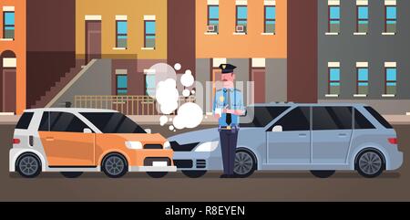 Zerschmetterte auto Verkehrsunfall Polizisten in Uniform Ausgabe Bericht Polizist schreiben rechtliche Ordnung Dokument Stadt Gebäude Hintergrund waagrechten Stock Vektor