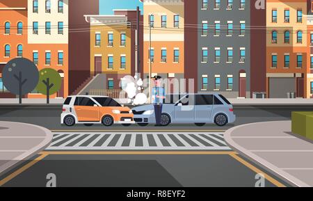 Zerschmetterte auto Verkehrsunfall Polizisten in Uniform Ausgabe Bericht Polizist schreiben rechtliche Ordnung Dokument Stadt Gebäude Hintergrund waagrechten Stock Vektor