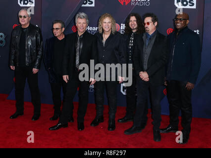 INGLEWOOD, Los Angeles, CA, USA - 11. März: Jon Bon Jovi, Tico Torres, Phil X, David Bryan, Hugh McDonald, Everett Bradley, John Shanks, Bon Jovi am 2018 iHeartRadio Music Awards statt, die auf dem Forum am 11. März in Inglewood 2018, Los Angeles, Kalifornien, Vereinigte Staaten. (Foto von David Acosta/Image Press Agency) Stockfoto