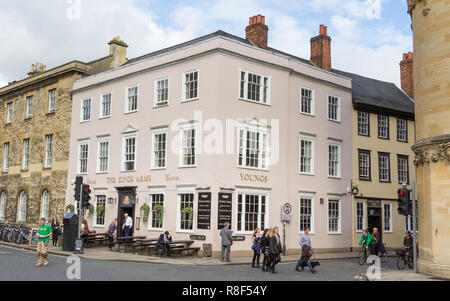 OXFORD, Großbritannien - Oktober, 11, 2014: Berühmte cafe Das Kings Arms, der ältesten Kneipe in Oxford, Großbritannien Stockfoto