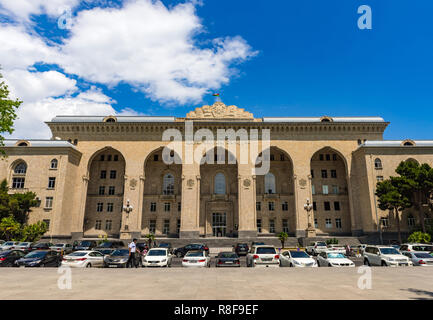 Baku/Aserbaidschan - 10. Mai 2018. Bahnhof Verwaltungsgebäude Stockfoto