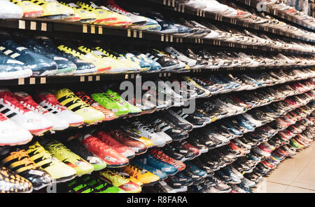 Hong Kong, April 7, 2019: Schuhe Store in Hongkong Stockfoto