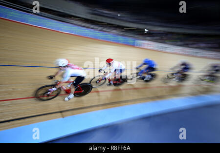 Elinor Barker von Großbritannien während der Frauen Omnium Tempo Rennen 2/4 bei Tag zwei der Tissot UCI Track Cycling World Cup bei Lee Valley VeloPark, London. Stockfoto