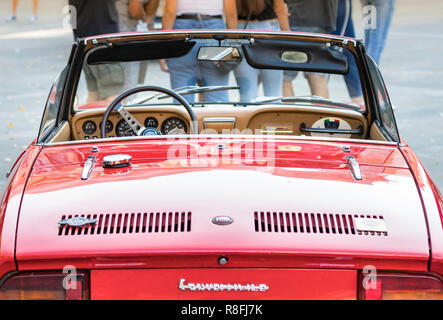 Ancona, Italien - September 23th, 2018: Fiat 850 Spider Cabrio hintere Ansicht Dashboard an einem Oldtimer Ausstellung in Ancona, Italien. Stockfoto