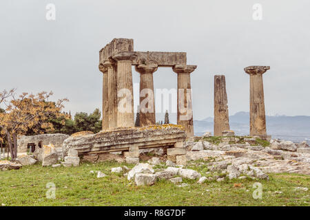 Tempel des Apollo im antiken Korinth, Griechenland Stockfoto