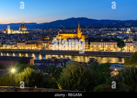 Blick auf Florenz von der Piazzale Michelangelo in der Nacht. Florenz. Italien Stockfoto