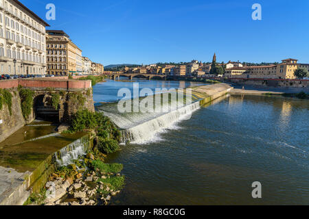 Pescaia di Santa Rosa, Wehr am Fluss Arno in Florenz. Italien Stockfoto