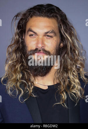 HOLLYWOOD, Los Angeles, CA, USA - 13. NOVEMBER: Jason Momoa bei der Weltpremiere von Warner Bros. Pictures' 'Justice League' an der Dolby Theatre am 13. November 2017 in Hollywood, Los Angeles, Kalifornien, Vereinigte Staaten. (Foto von David Acosta/Image Press Agency) Stockfoto