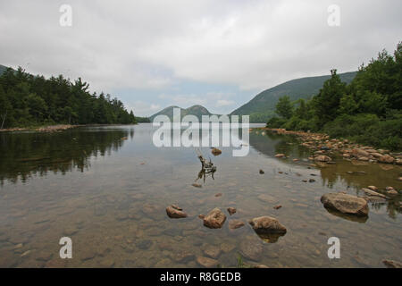 Jordan Teich und die Blasen Berge in Acadia National Park, Maine. Stockfoto