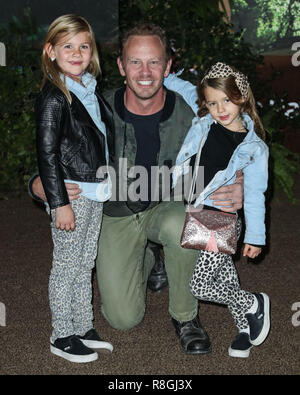 HOLLYWOOD, Los Angeles, CA, USA - Dezember 11: Ian Ziering, Mia Loren Ziering, Penna Mae Ziering bei der Weltpremiere von Columbia Pictures'' Jumanji: Willkommen im Dschungel" an der TCL Chinese Theater IMAX am Dezember 11, 2017 in Hollywood, Los Angeles, Kalifornien, Vereinigte Staaten. (Foto von Xavier Collin/Image Press Agency) Stockfoto