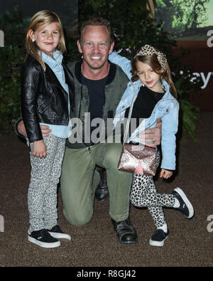 HOLLYWOOD, Los Angeles, CA, USA - Dezember 11: Ian Ziering, Mia Loren Ziering, Penna Mae Ziering bei der Weltpremiere von Columbia Pictures'' Jumanji: Willkommen im Dschungel" an der TCL Chinese Theater IMAX am Dezember 11, 2017 in Hollywood, Los Angeles, Kalifornien, Vereinigte Staaten. (Foto von Xavier Collin/Image Press Agency) Stockfoto